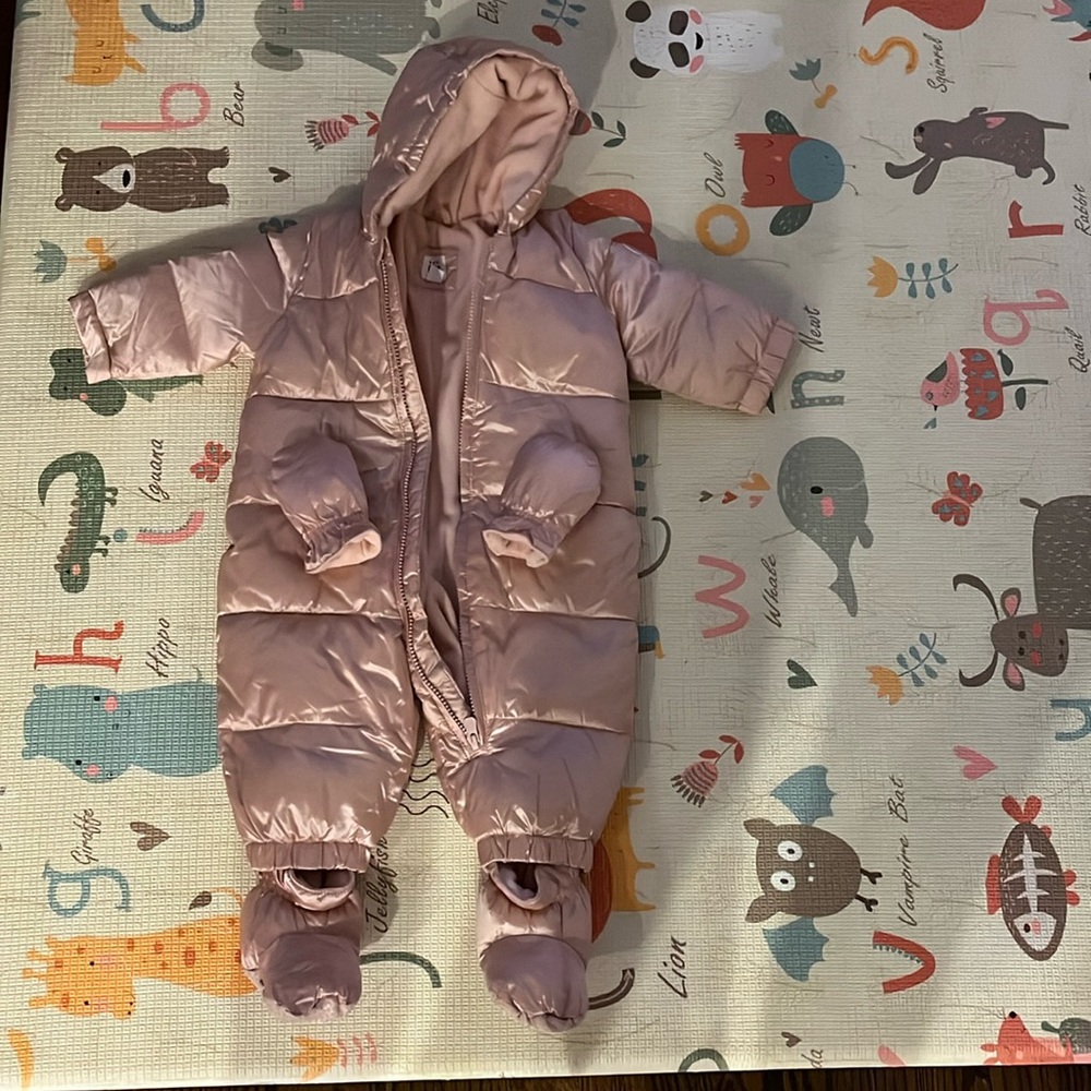 Gap 6-12 M pink snow suit - new worn